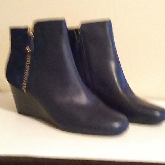 ISAAC MIZRAHI, KIERRA, BLUE, LEATHER & SUEDE ANKLE BOOTS, 9W, $129, BRAND NEW! - Picture 3 of 7